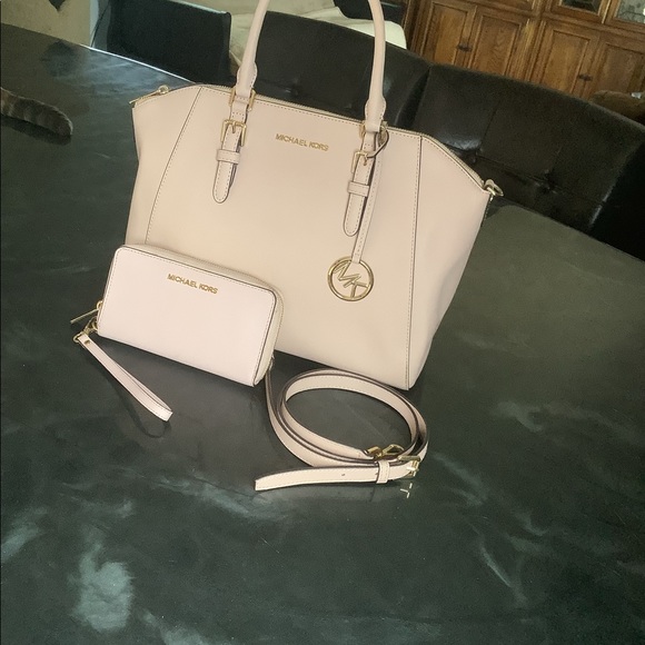 Kors Blush Ciera Tote - Picture 3 of 11